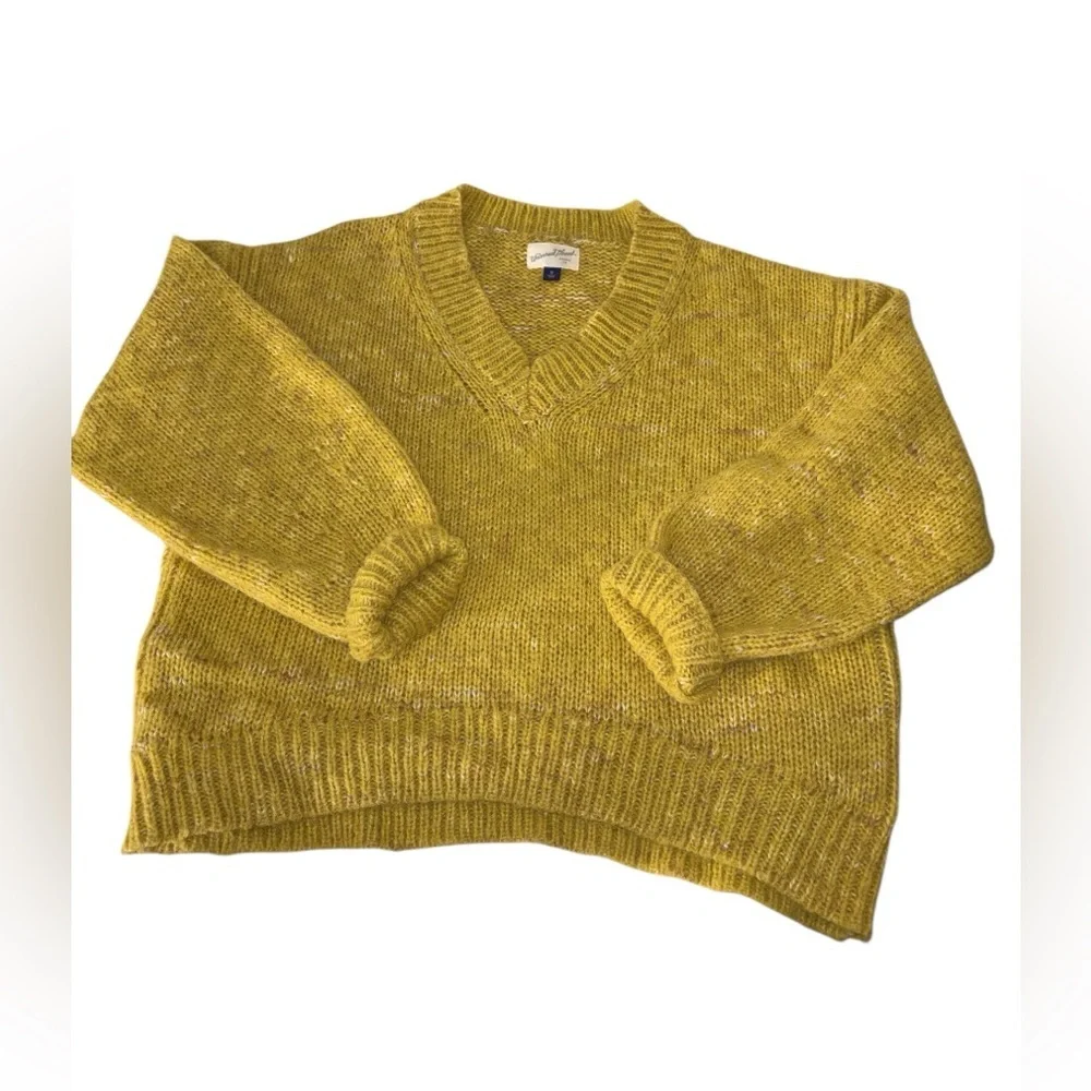Universal Thread Women’s Oversized Knit fuzzy Sweater Size Medium Yellow V-Neck - Picture 7 of 9